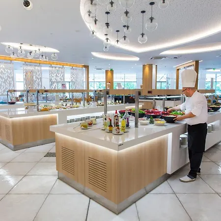 Отель Astoria Inclusive- Private & Club 4*